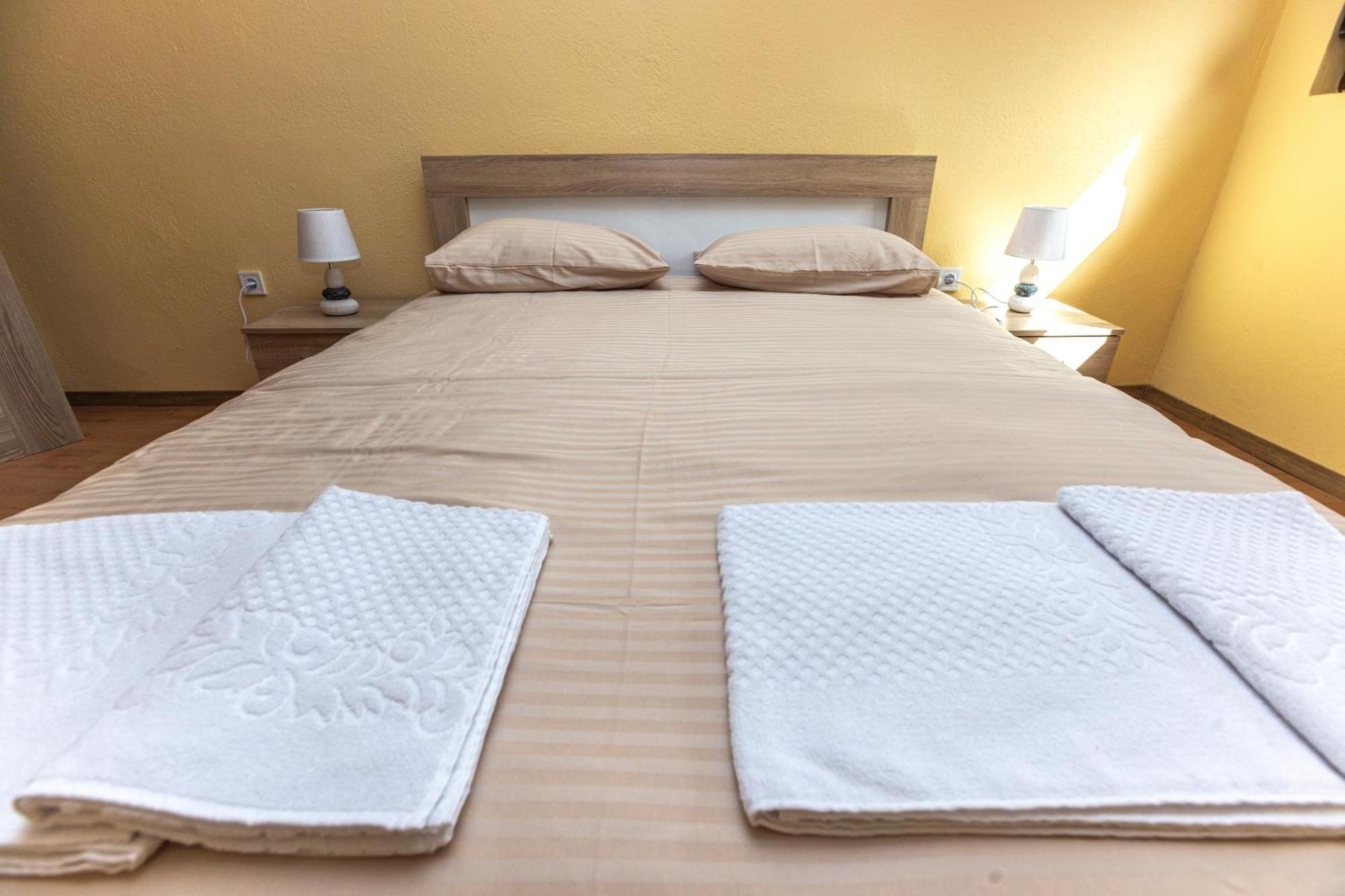 Apartmani Bulevar Cetinje Exterior foto