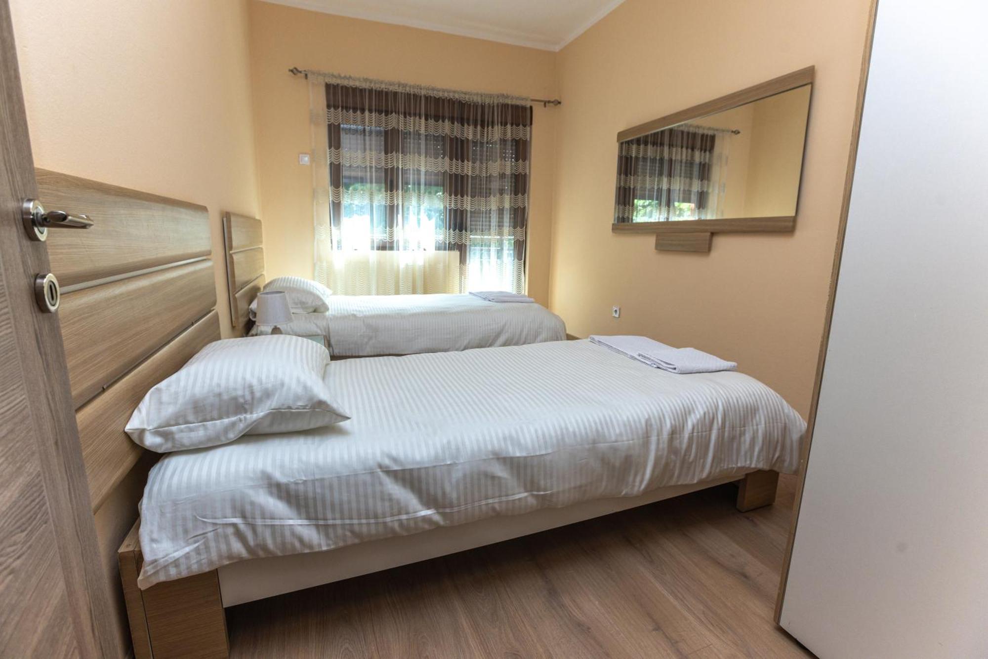 Apartmani Bulevar Cetinje Exterior foto