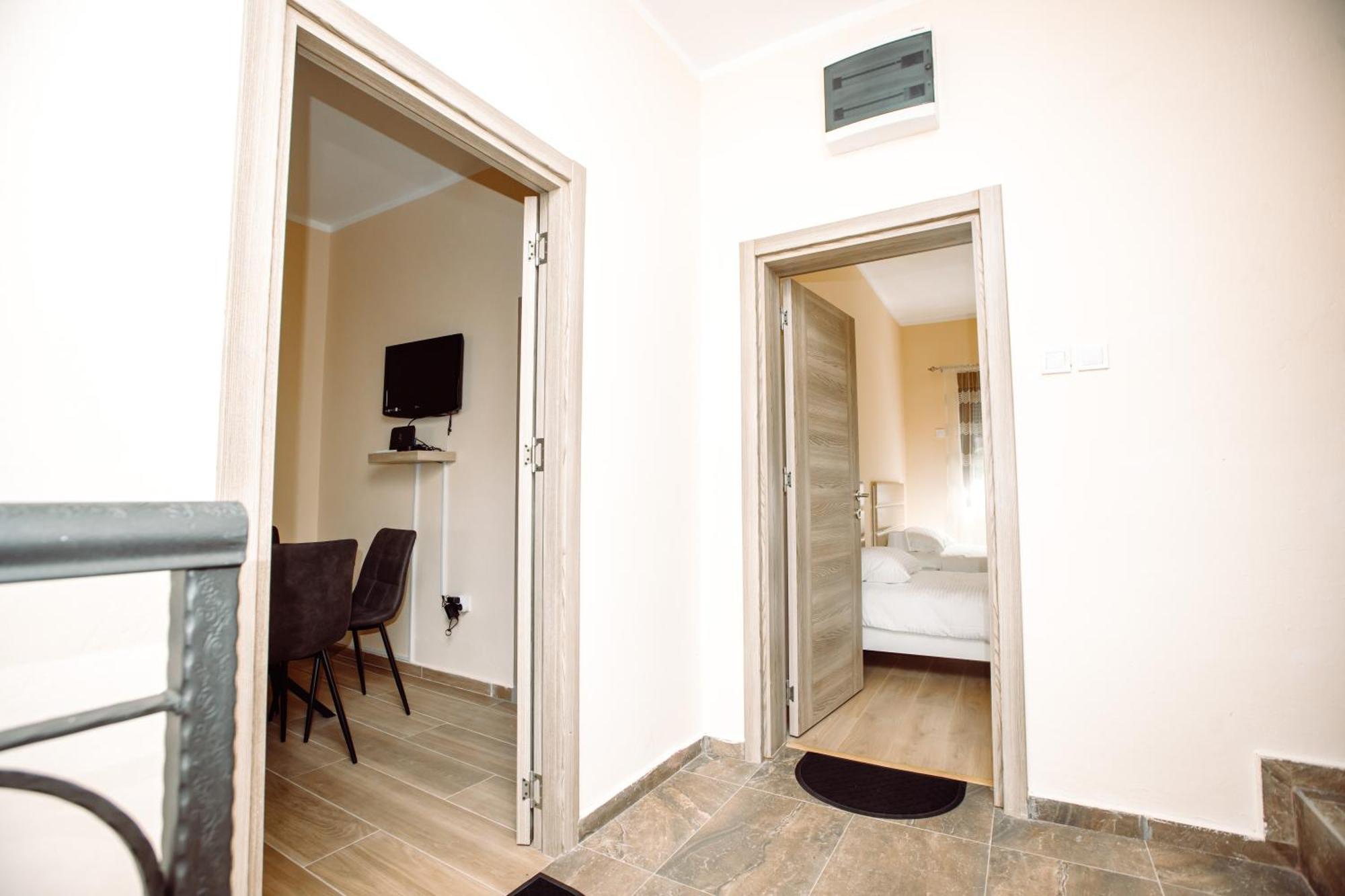 Apartmani Bulevar Cetinje Exterior foto