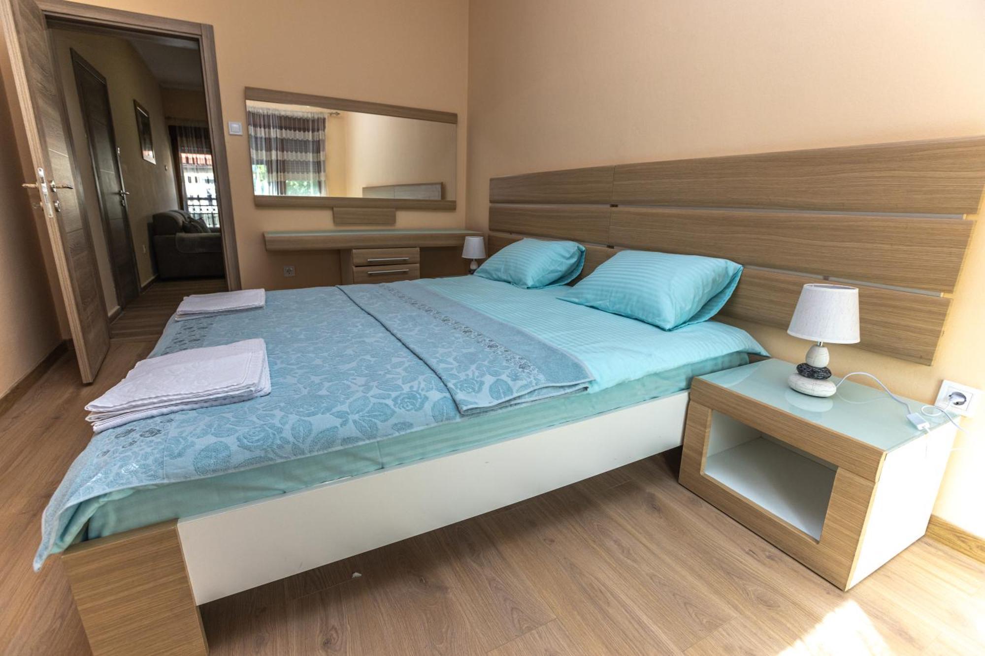 Apartmani Bulevar Cetinje Exterior foto