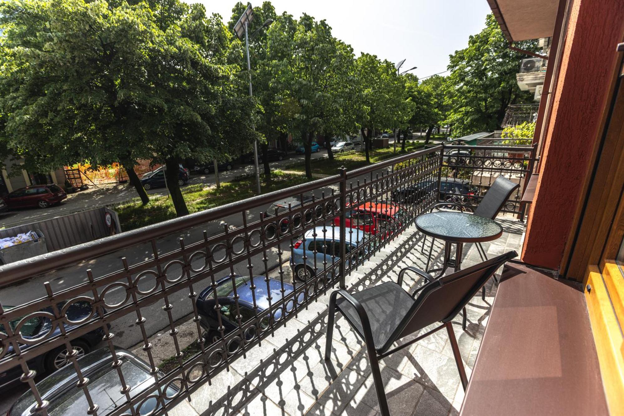 Apartmani Bulevar Cetinje Exterior foto