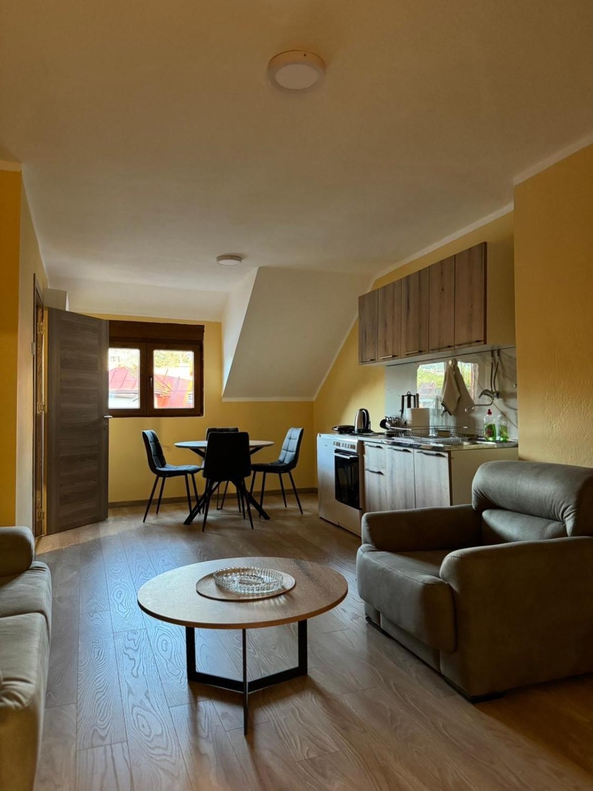 Apartmani Bulevar Cetinje Exterior foto
